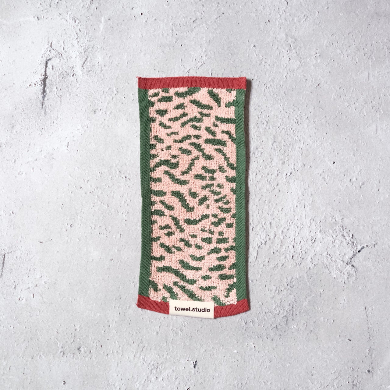 *11/1 21:00 発売開始 <towel.studio × aova> WORM POCKET TOWEL(Guava )|ポケットタオル