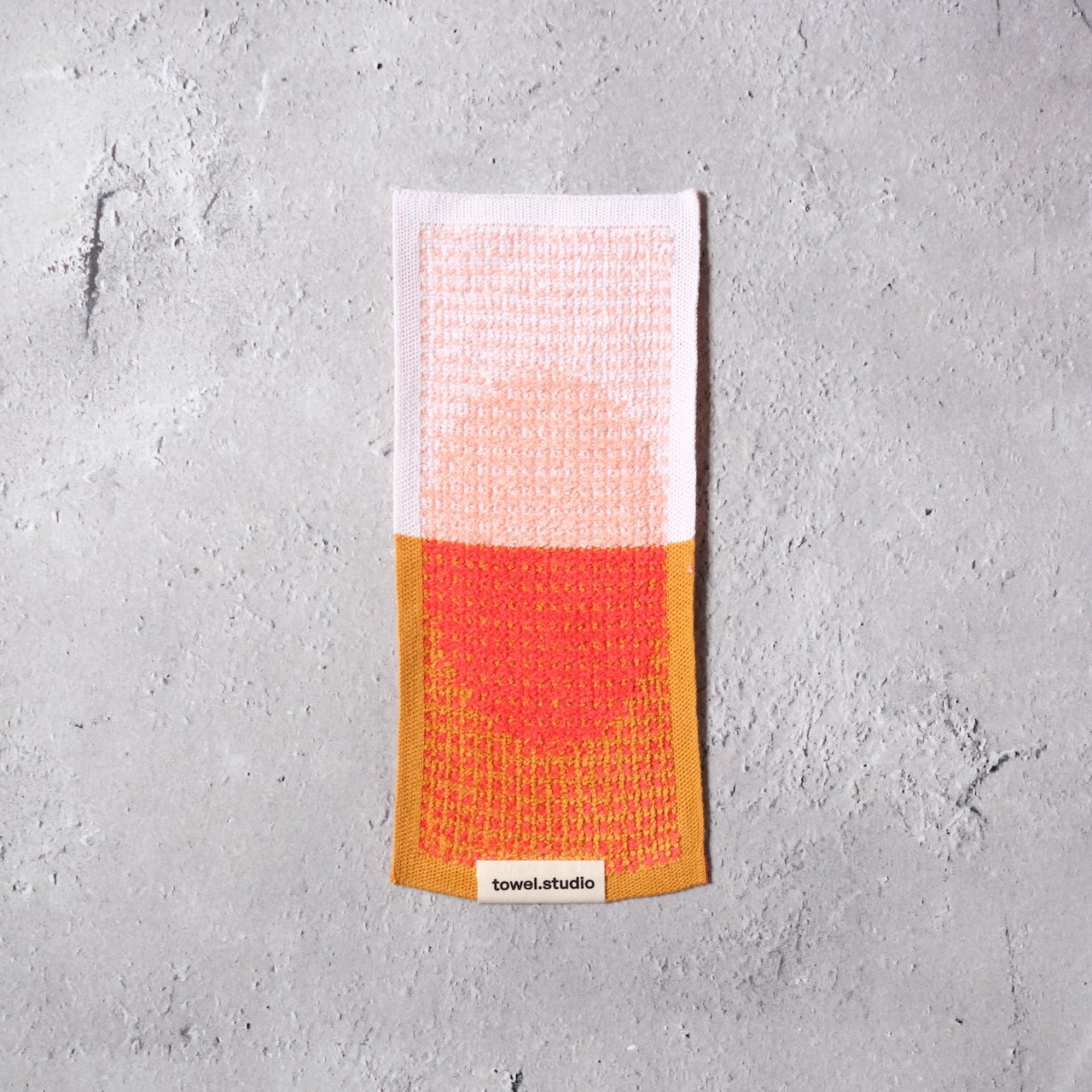 *11/1 21:00 発売開始 <towel.studio × aova> MESH POCKET TOWEL(Sunset)|ポケットタオル