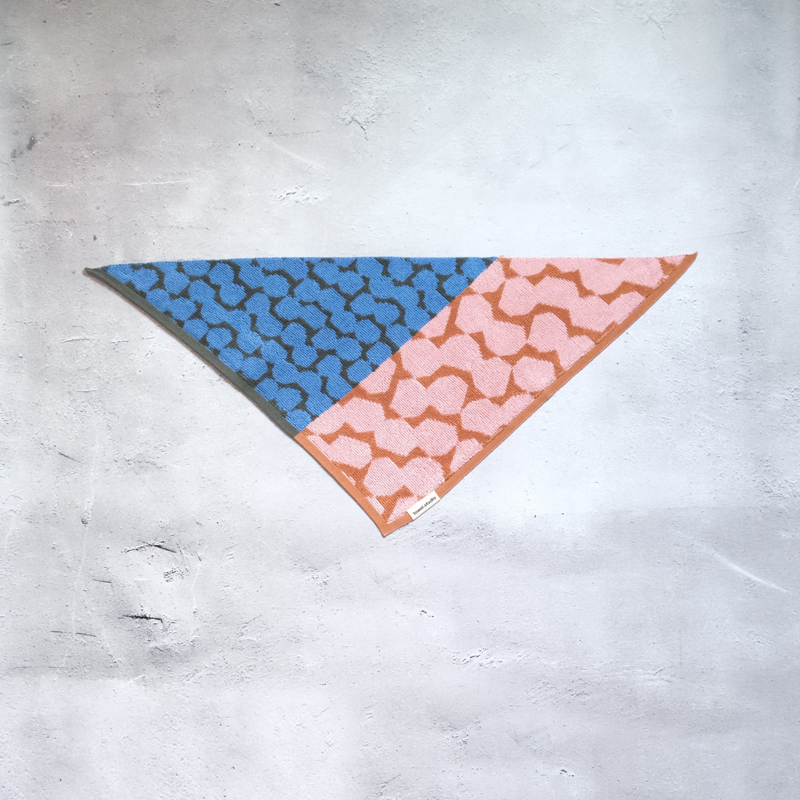 【7.31 20:00 販売開始】<towel.studio × aova> TRIANGLE SCARF TOWEL|トライアングルスカーフタオル