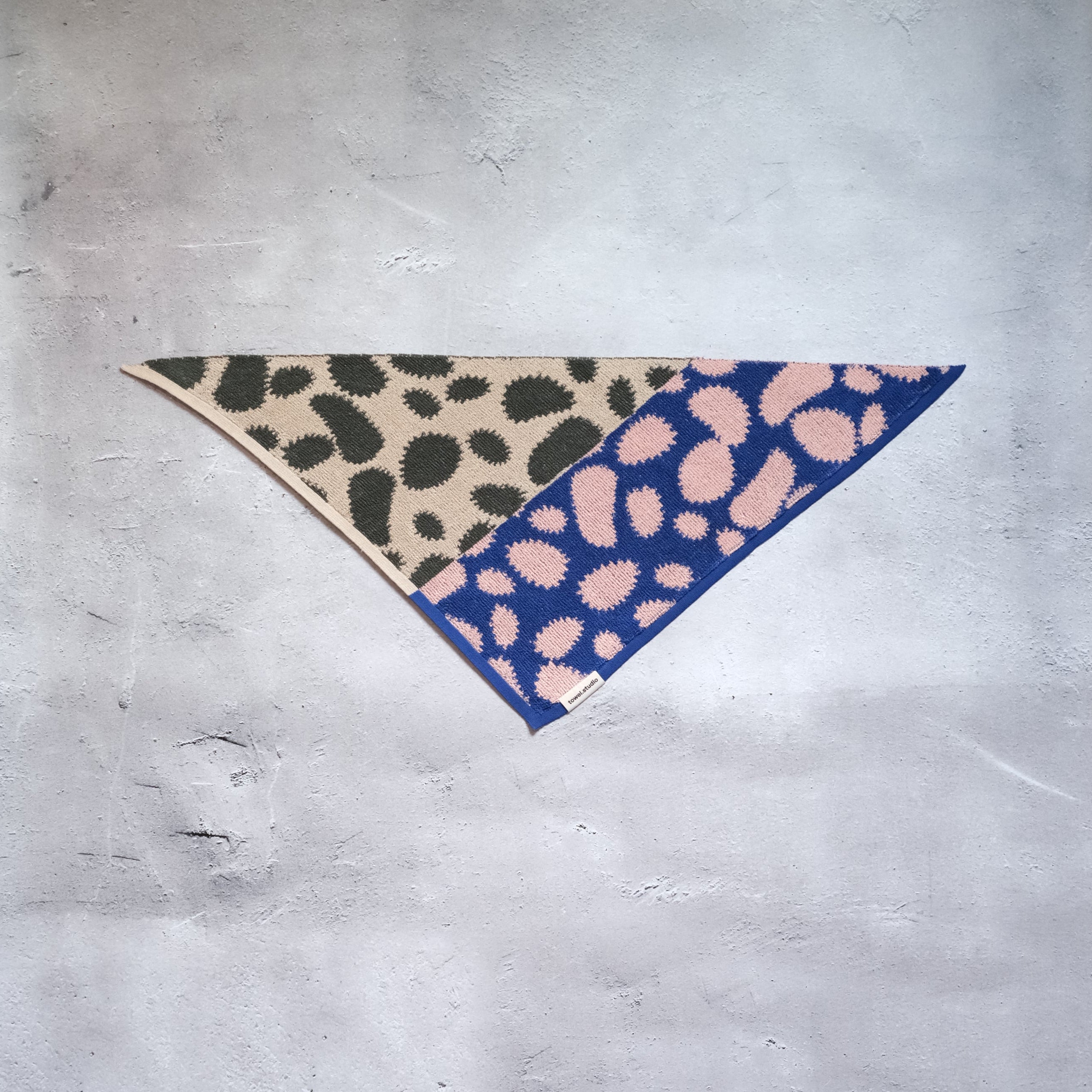 【7.31 20:00 販売開始】<towel.studio × aova> TRIANGLE SCARF TOWEL|トライアングルスカーフタオル