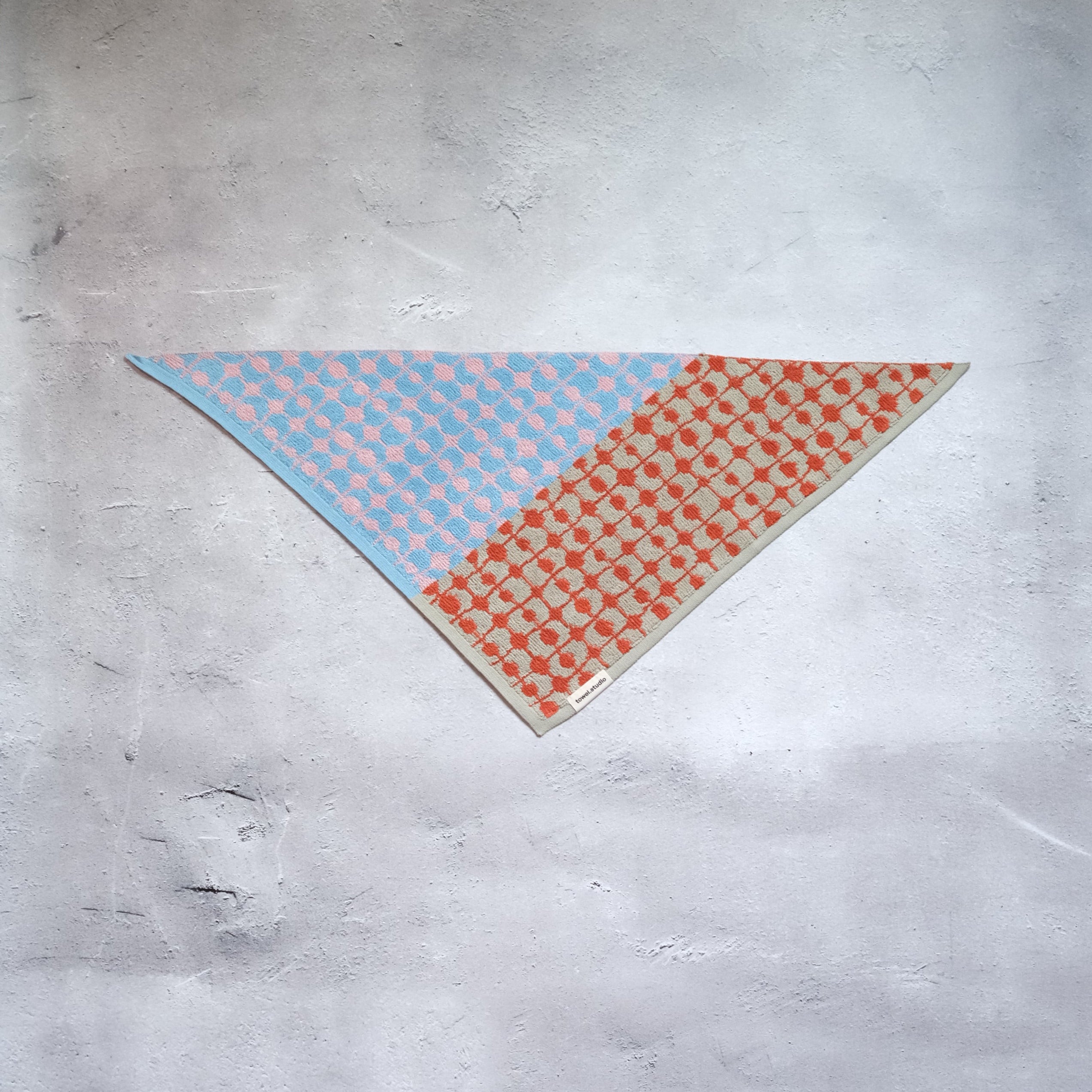 【7.31 20:00 販売開始】<towel.studio × aova> TRIANGLE SCARF TOWEL|トライアングルスカーフタオル