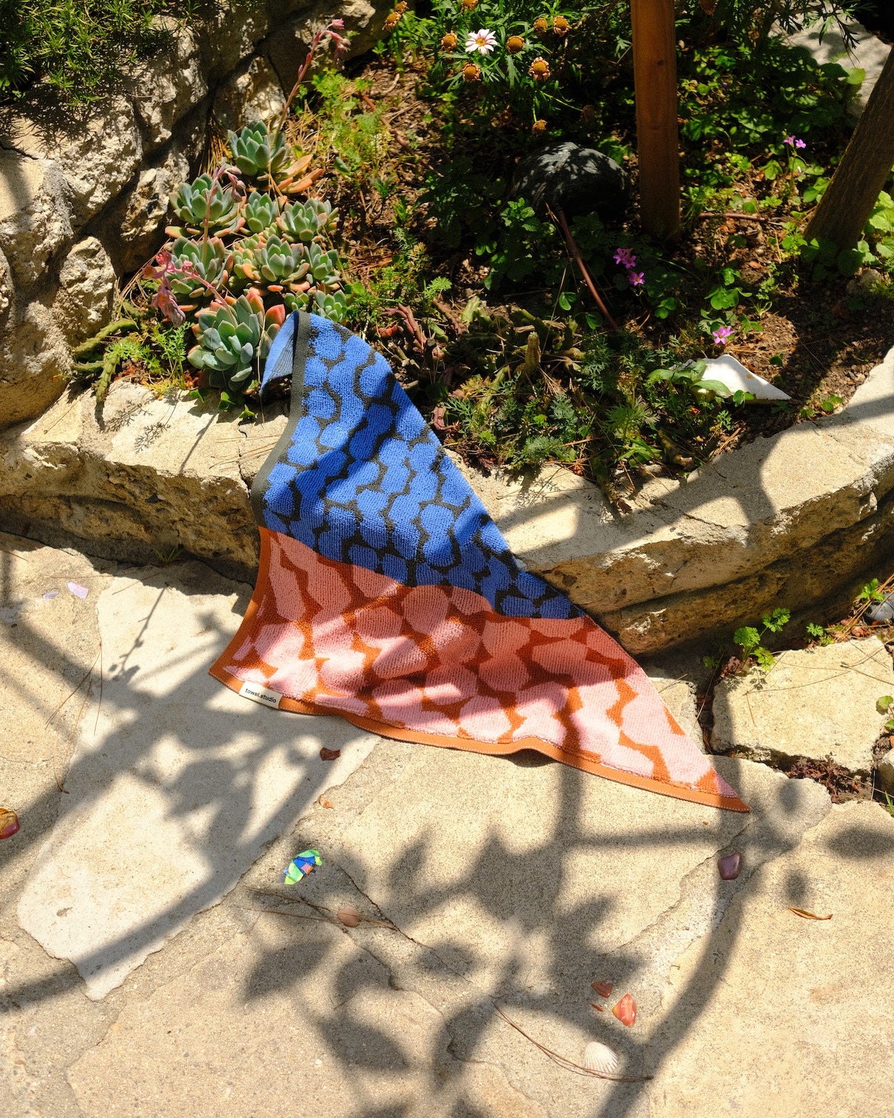 販売終了＊ ＜towel.studio × aova＞ TRIANGLE SCARF TOWEL